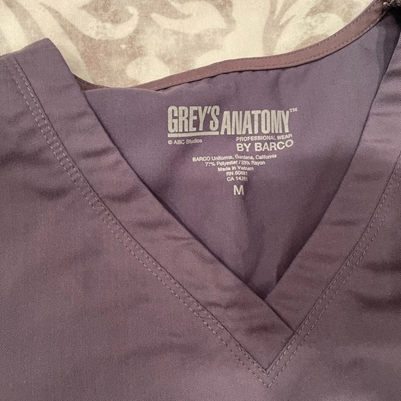Women’s Grey’s Anatomy Scrub Set Size Medium Gray - Picture 8 of 9
